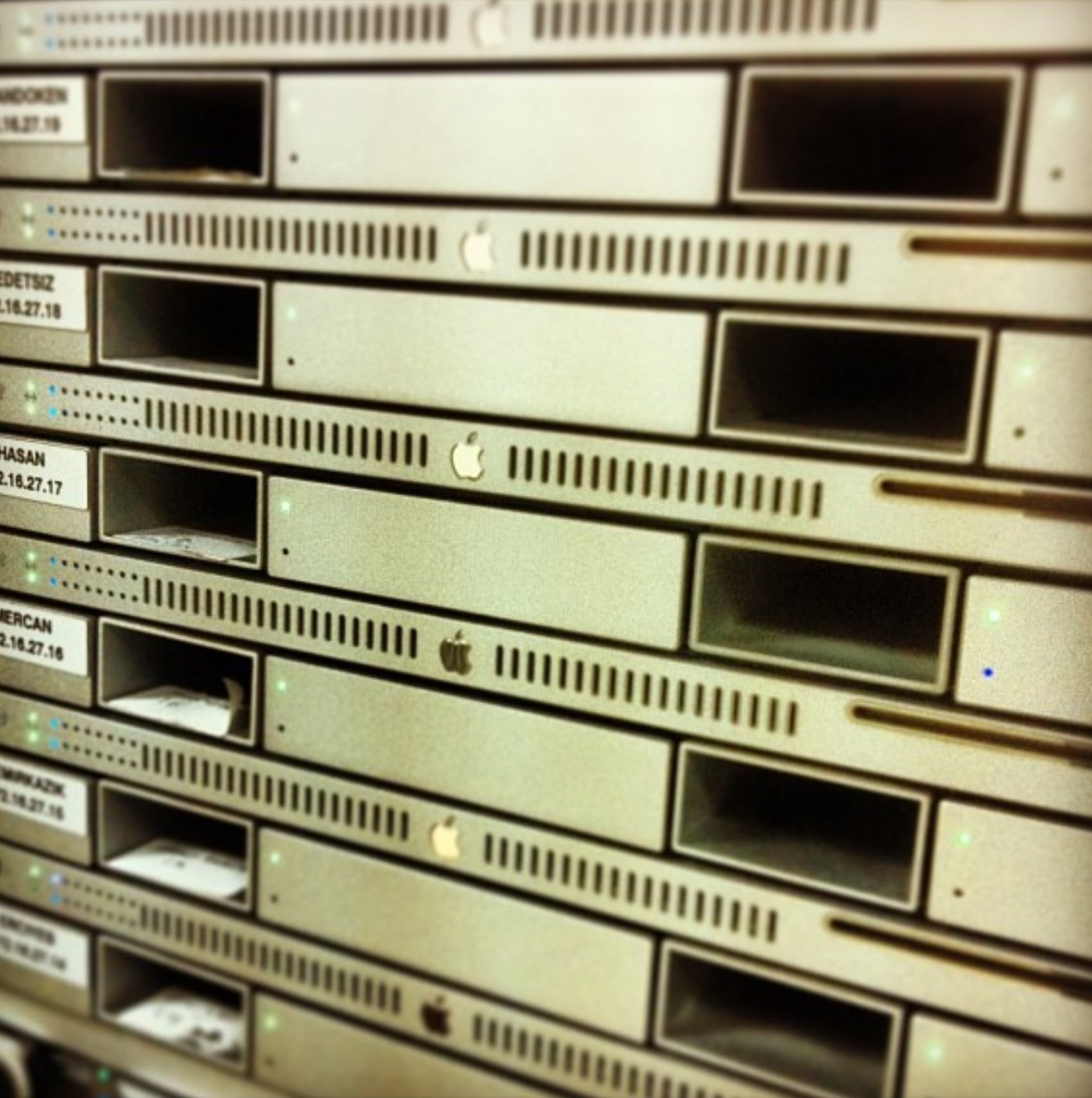 EINE KURZE GESCHICHTE DER APPLE-SERVERSYSTEME
